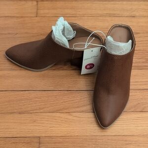 Universal Thread Brown Ankle Booties